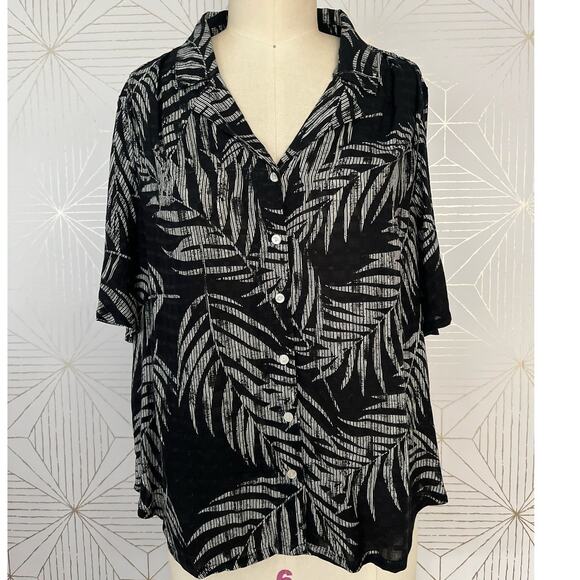 Jane and Delancey Tops - Jane and Delancey Black White Tropical Button down Shirt Flowy Casual Sz Medium